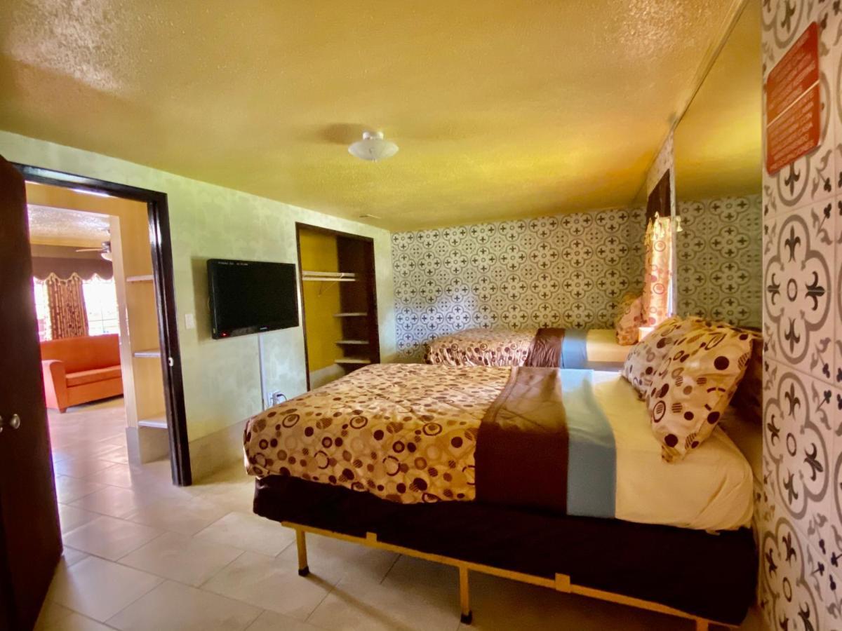Savannah Inn And Suites Savannah Port Area Kültér fotó