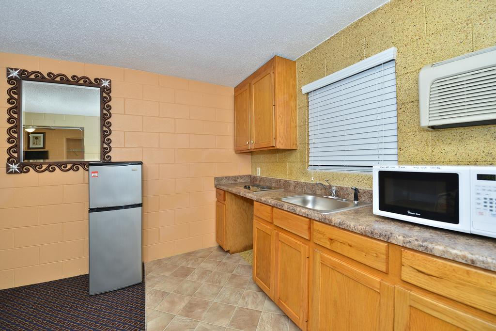 Savannah Inn And Suites Savannah Port Area Szoba fotó
