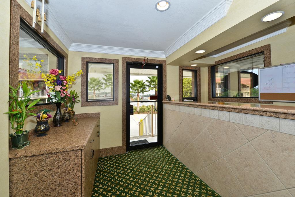 Savannah Inn And Suites Savannah Port Area Beltér fotó