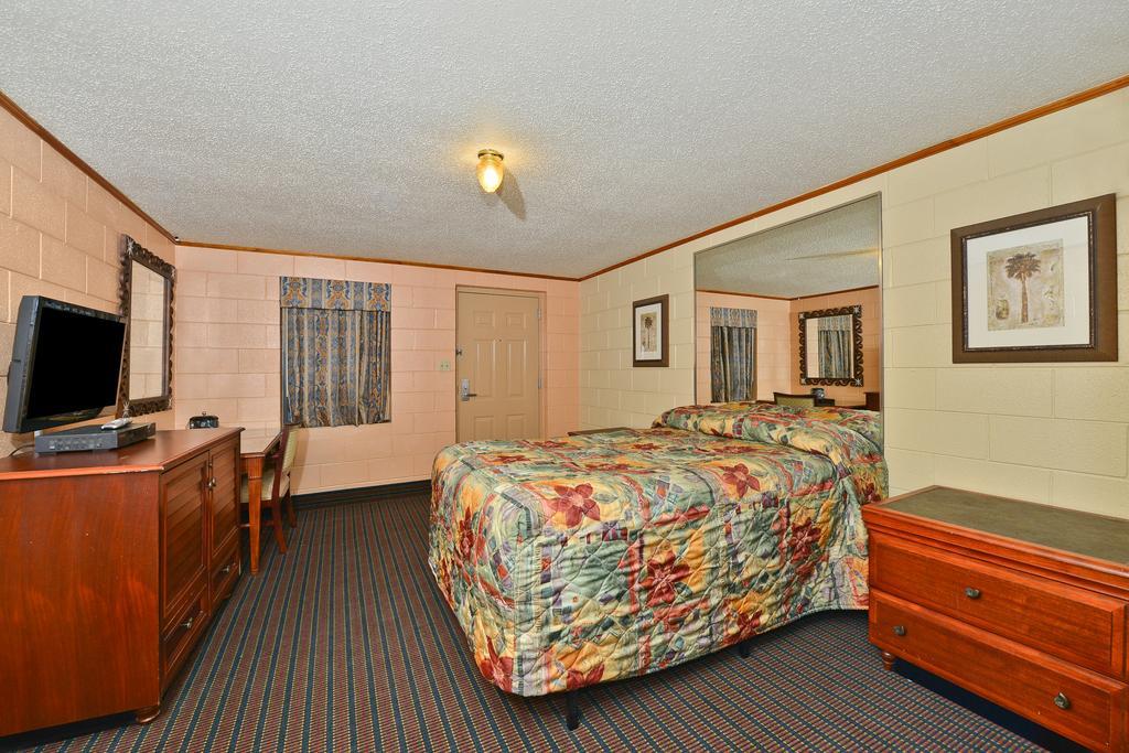 Savannah Inn And Suites Savannah Port Area Szoba fotó